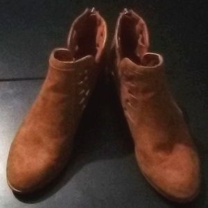 Leather brown low heel boots